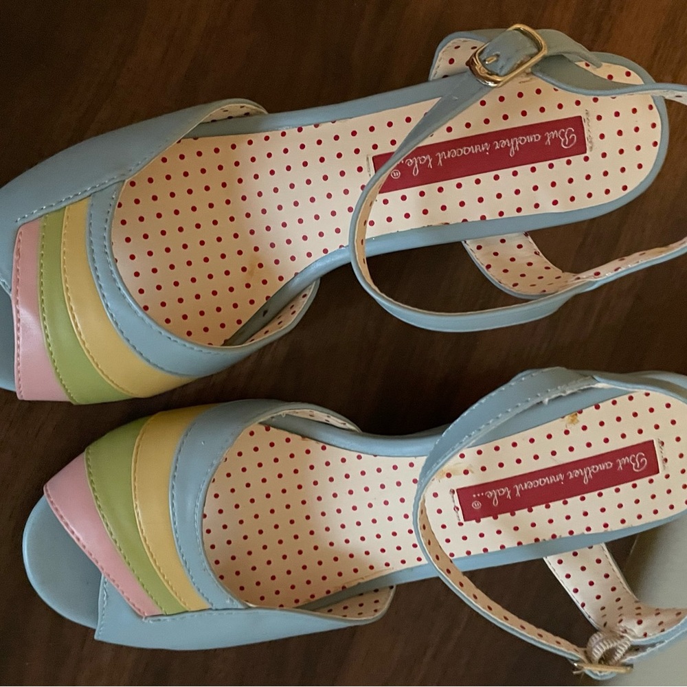 BAIT wedges Sz 8